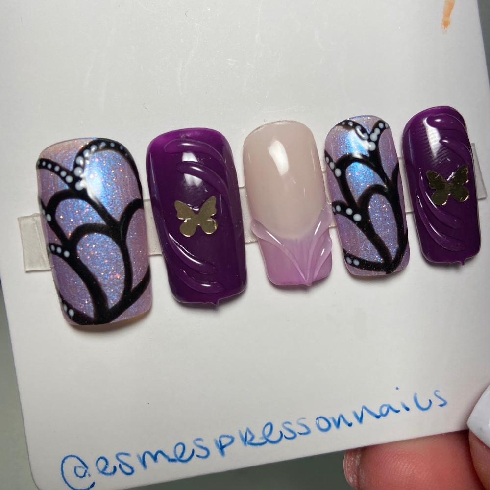 Press on nails